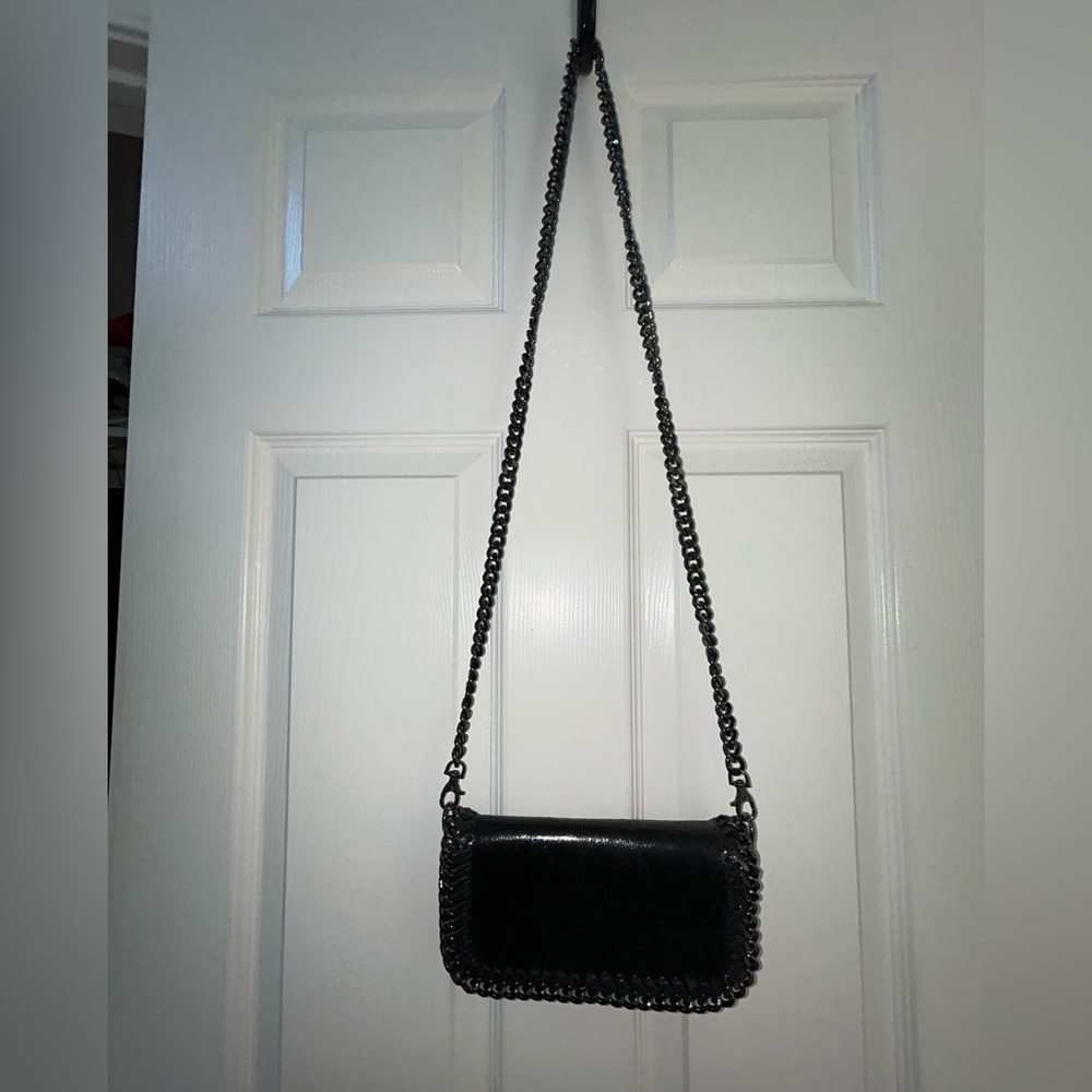 Pelle Black Metallic Chain Detail Leather Crossbody/Clutch - Picture 9 of 12